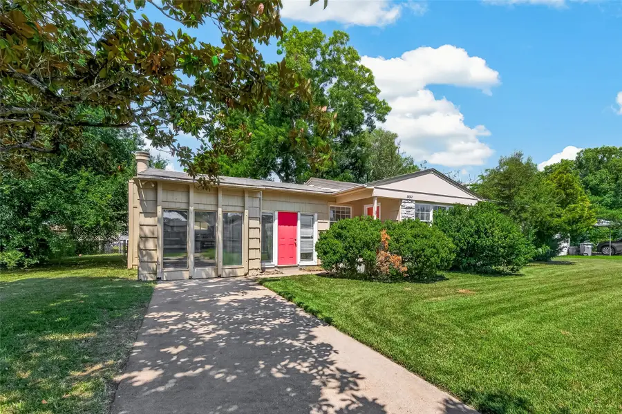 8022 White Avenue, Hitchcock, TX 77563 - #2