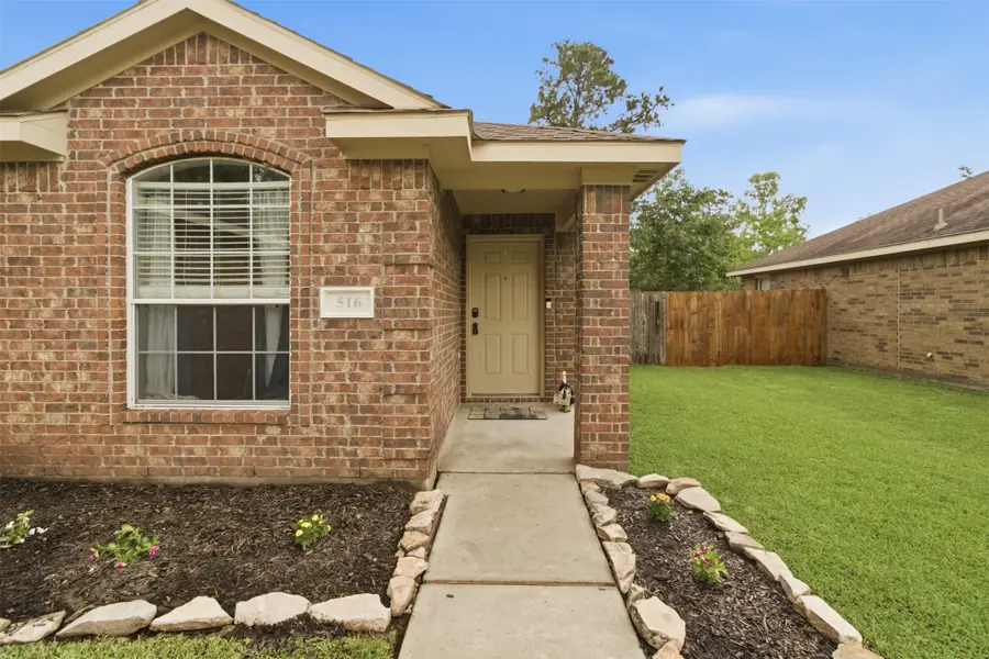516 Lovers Lane, Dayton, TX 77535 - #2