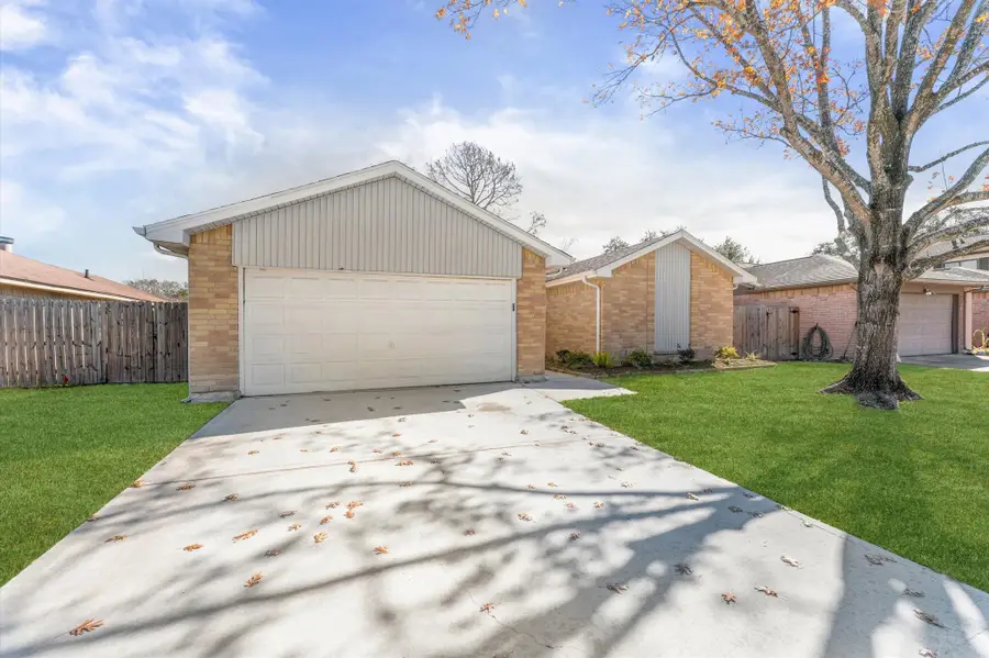 1111 W Belgravia Drive, Pearland, TX 77584 - Image #2