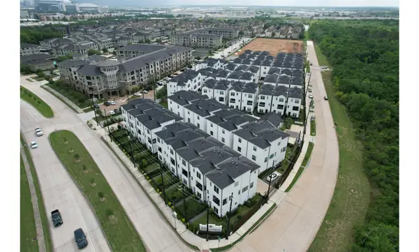 2802 Grand Fountains Drive #F, Houston, TX 77054