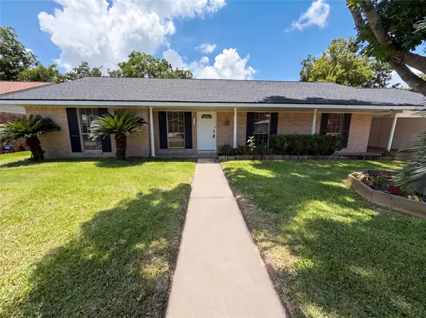 910 Luella Avenue, Deer Park, TX 77536