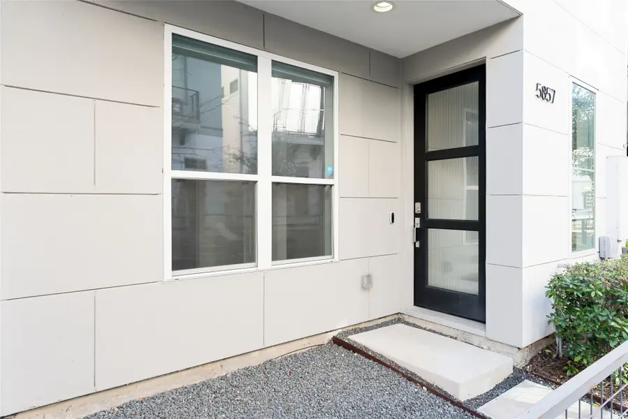 5857 E Post Oak Lane, Houston, TX 77055 - Image #3