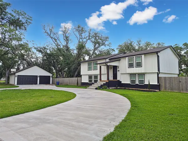 253 County Road 840, Angleton, TX 77515