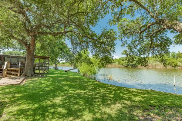 2910 Shady Creek Lane, Oyster Creek, TX 77541
