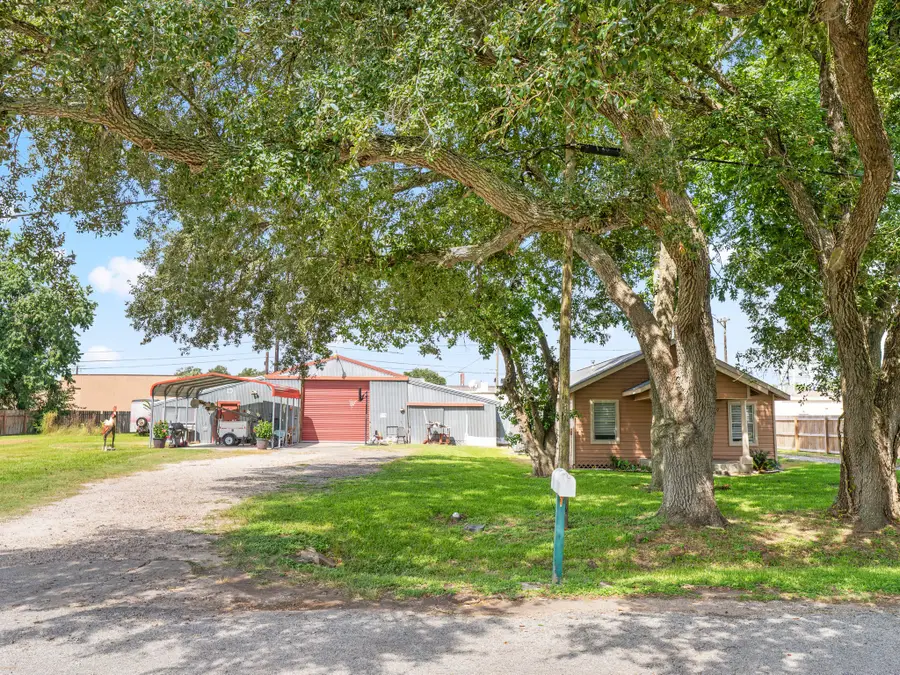 3320 Brooks Avenue, Bay City, TX 77414 - Image #2