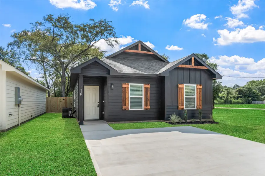 315 N Woodson Street, Willis, TX 77378 - #2