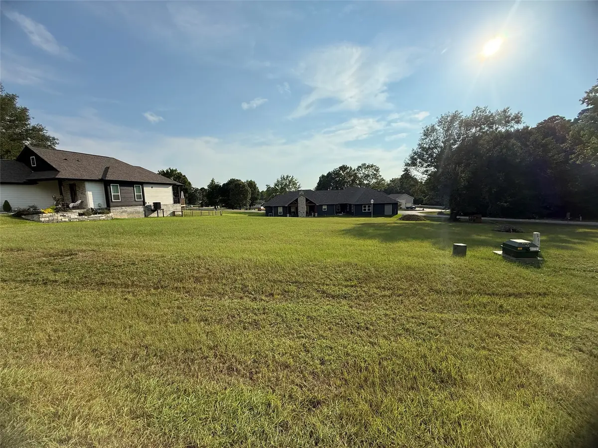 4 Lakecrest Lane, Huntsville, TX 77340 - Image #1