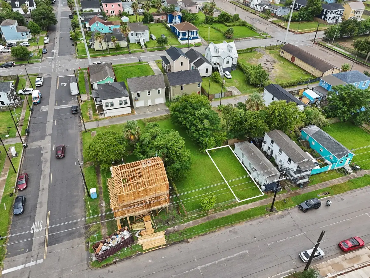 3909 Winnie Street, Galveston, TX 77550 - Image #1
