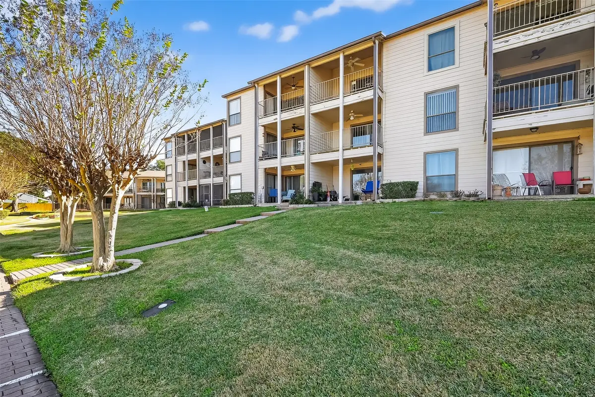 209 Lakeview Terrace #D, Montgomery, TX 77356 - Image #1