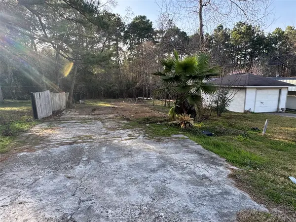 14439 W Lee Shore Drive, Willis, TX 77318