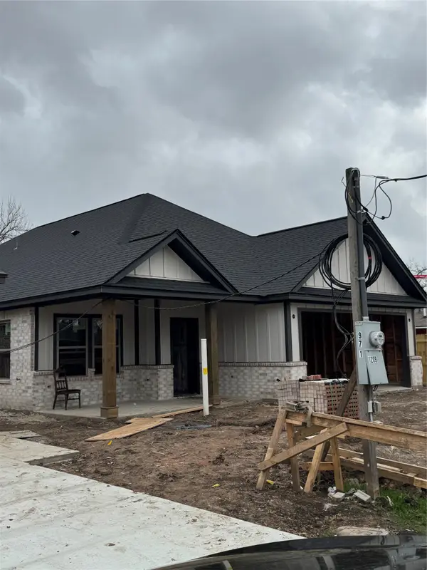 1211 S 14th Street, Nederland, TX 77627