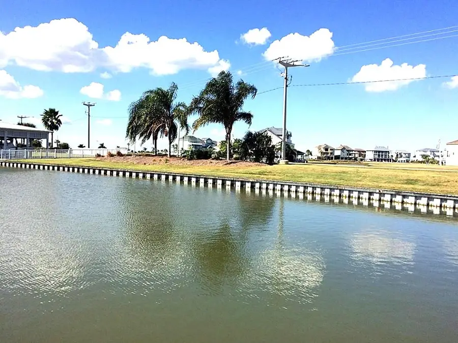 18 Half Moon, Hitchcock, TX 77563 - Image #3