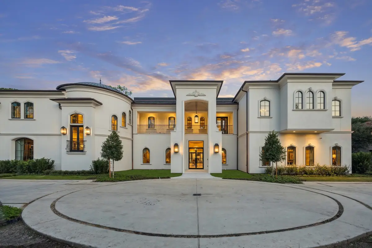 11095 Memorial Drive, Houston, TX 77024 - Image #1