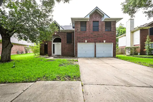 219 Rolling Plains Drive, Sugar Land, TX 77479