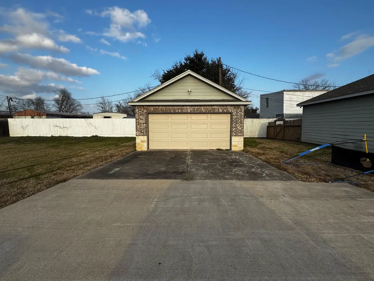 1106 Jennifer Street, Madisonville, TX 77864 - Image #1