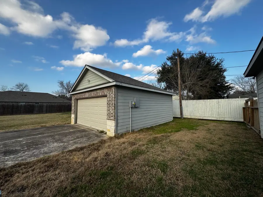 1106 Jennifer Street, Madisonville, TX 77864 - Image #2