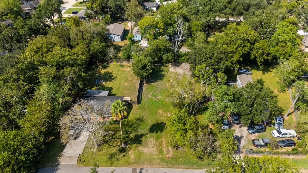 212 Woodward Street, Alvin, TX 77511 - #1