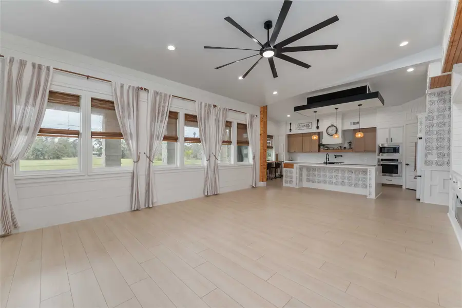 209 Horse Shoe Trail, Angleton, TX 77515 - Image #2