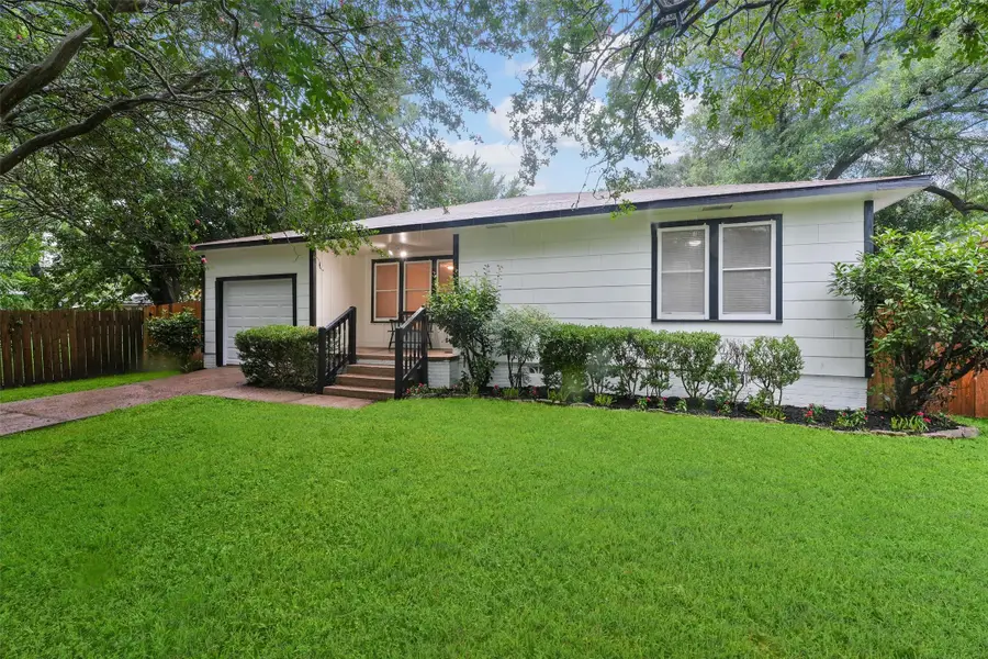 907 Barnhill Street, Brenham, TX 77833 - Image #3