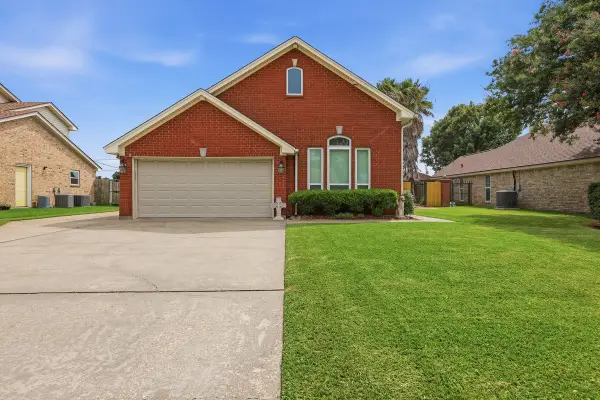 2401 Postoak Lane, Groves, TX 77619