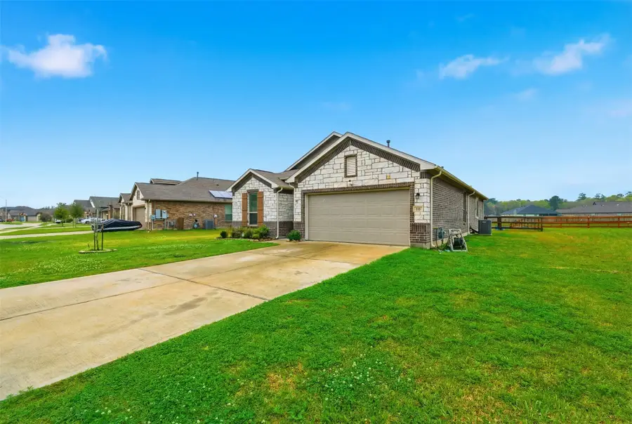 527 Kickapoo Drive, Anahuac, TX 77514 - #3
