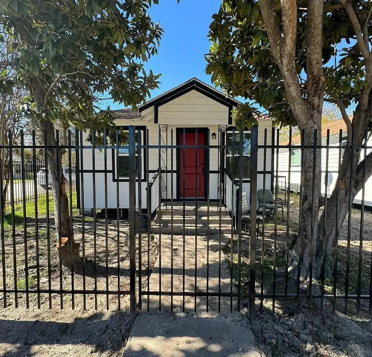 3903 Broyles, Houston, TX 77026 - Image #1