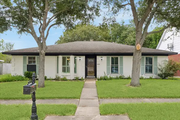 1809 Winding Creek Drive, Pearland, TX 77581