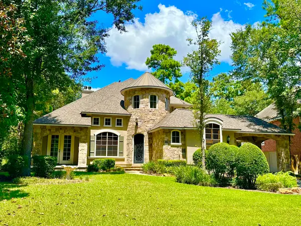 107 E Mirror Ridge Circle, The Woodlands, TX 77382