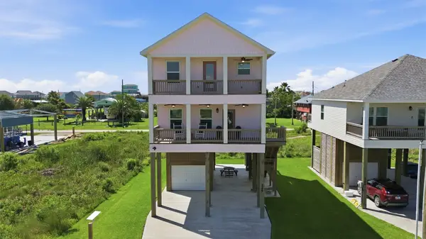 124 Jewel Drive, Port Bolivar, TX 77650