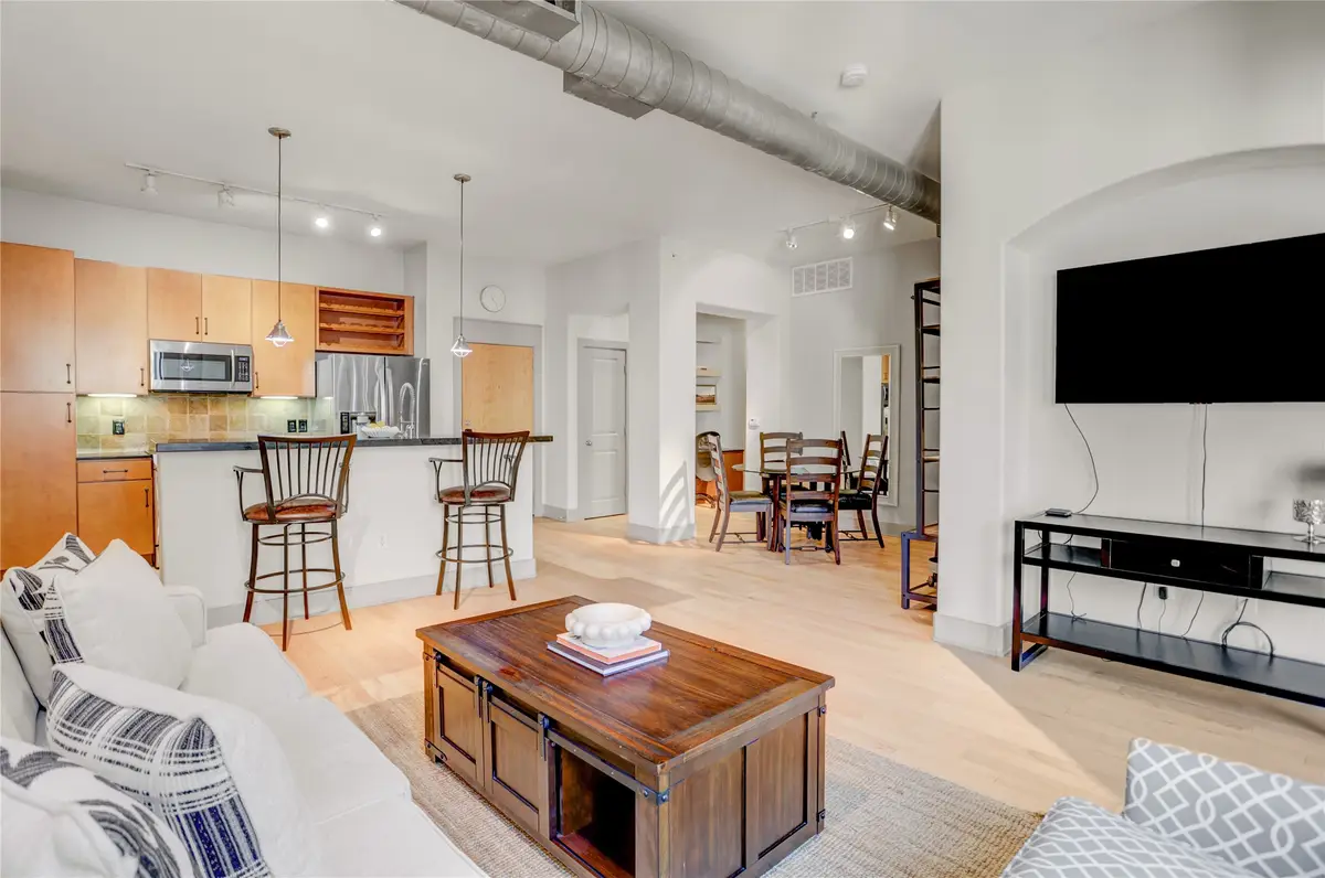 1901 Post Oak Boulevard #4303, Houston, TX 77056 - Image #1