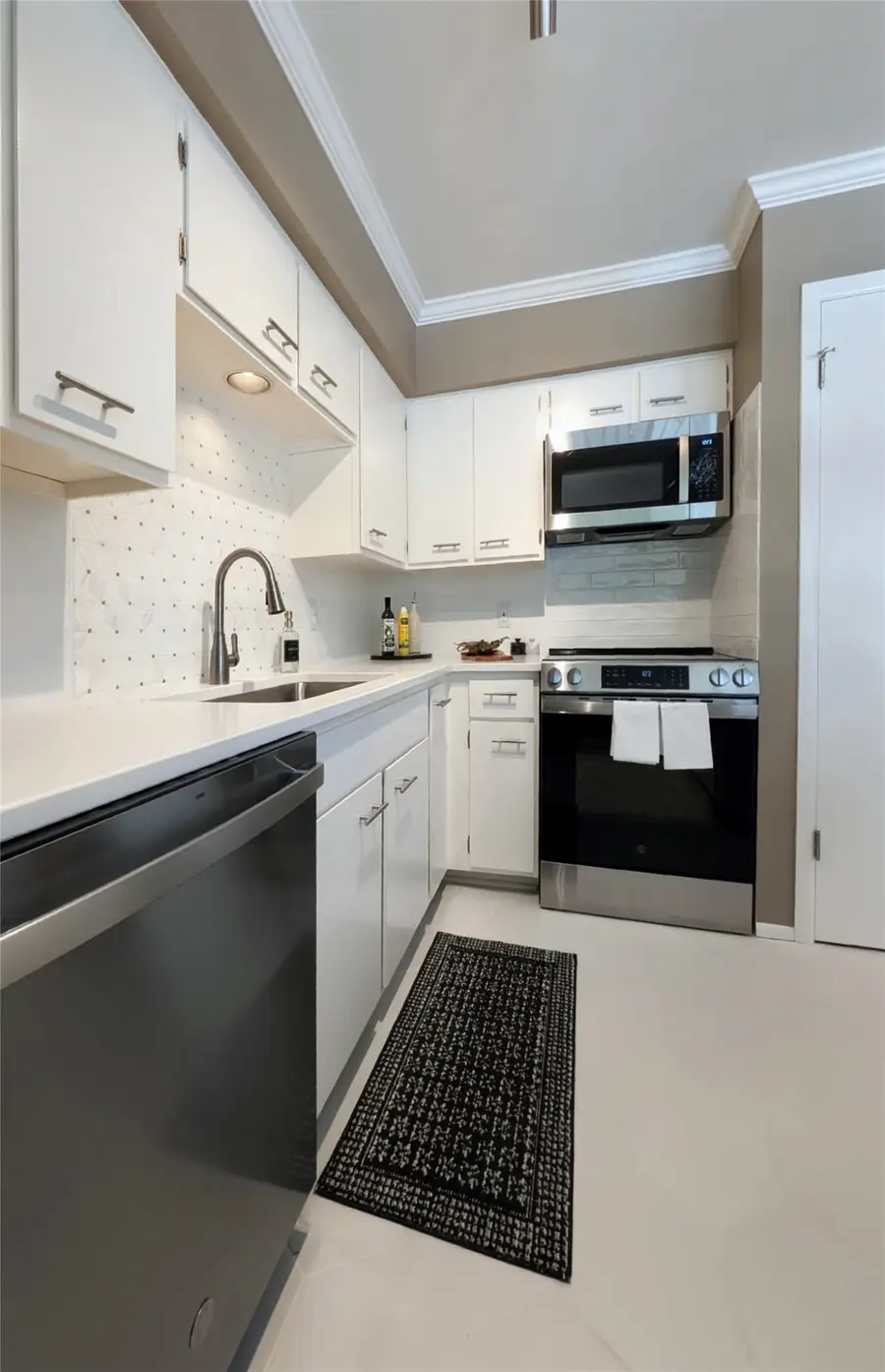 4040 San Felipe Street #211, Houston, TX 77027 - #2