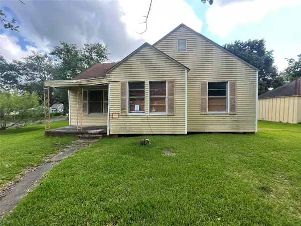 2240 Oaklawn Avenue, Port Arthur, TX 77642