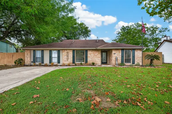 412 Westwood Drive, Friendswood, TX 77546