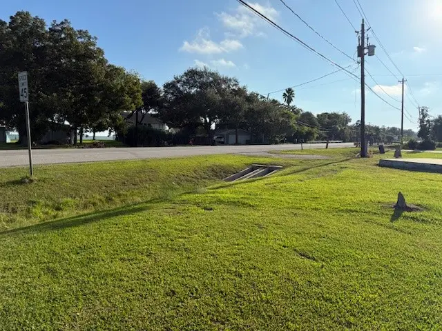 4828 W Bayshore Drive, Bacliff, TX 77518 - Image #3