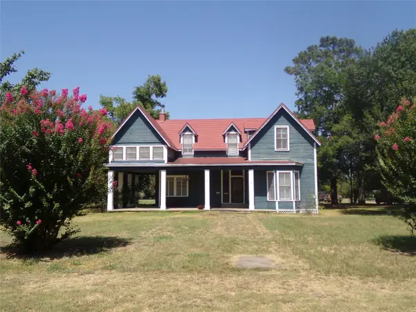 300 S Summit Street, Weimar, TX 78962