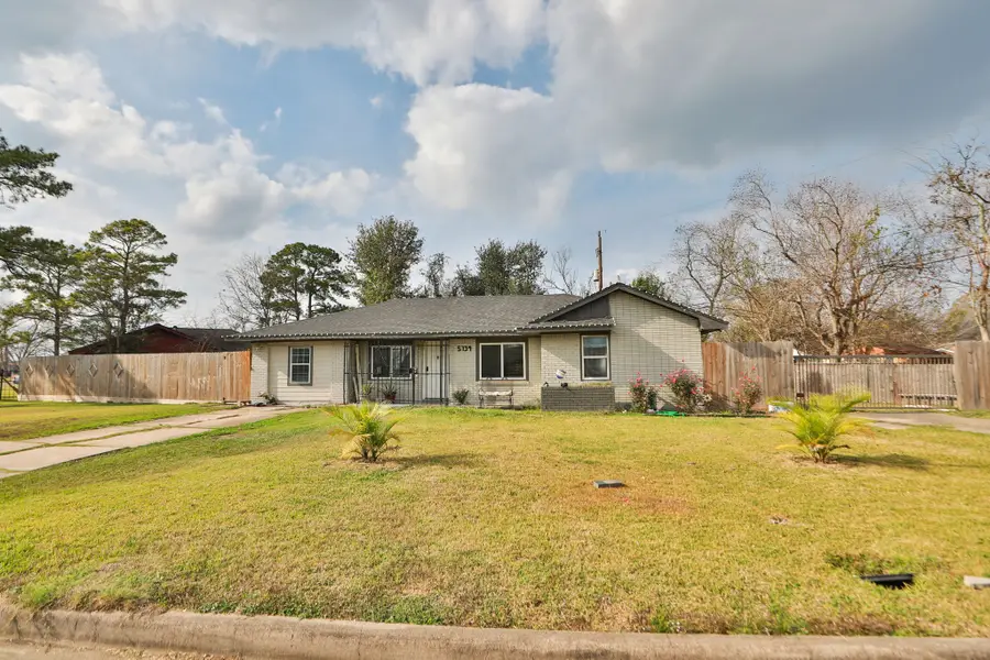 5739 Waterford Drive, Houston, TX 77033 - Image #2