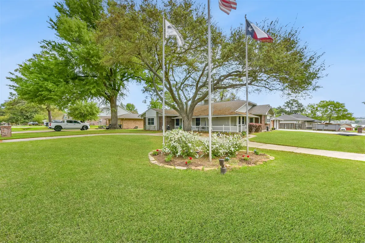 9818 Twin Shores Drive, Willis, TX 77318 - Image #1