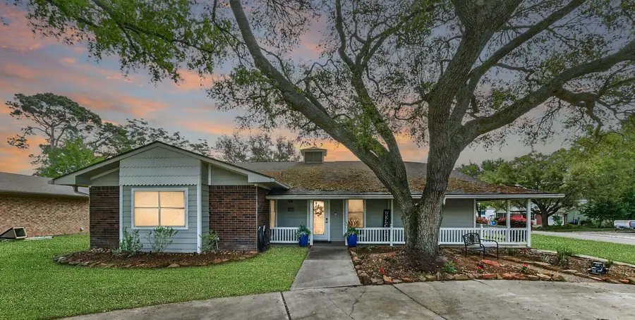 9818 Twin Shores Drive, Willis, TX 77318 - Image #2