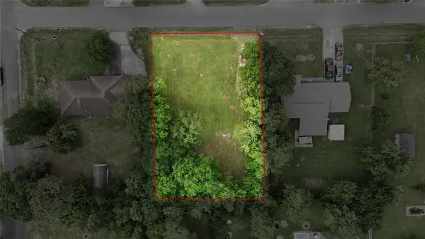 2720 Royal Avenue, Groves, TX 77619