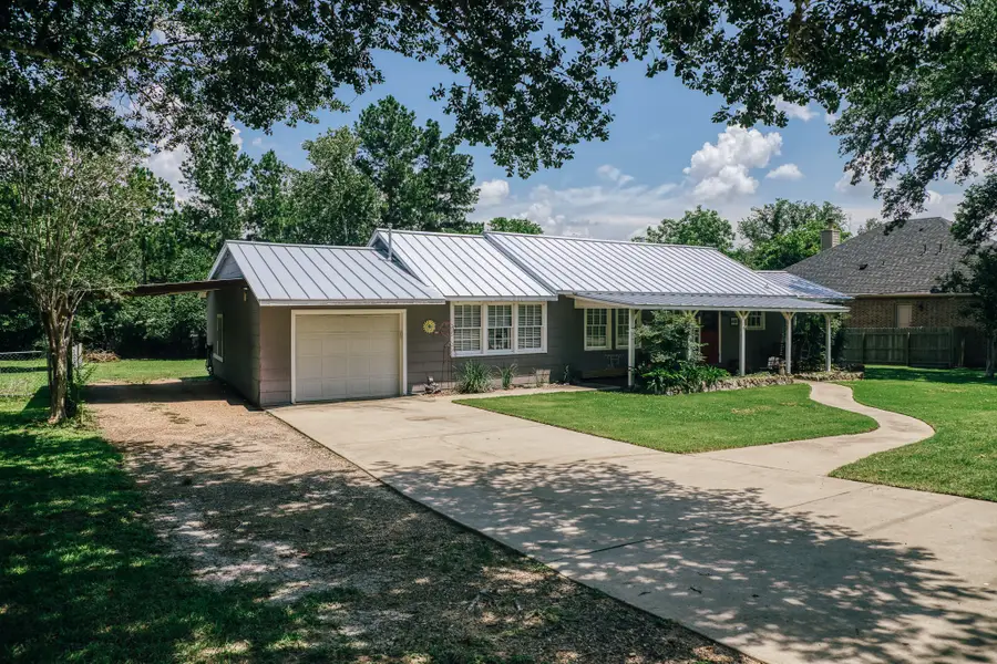 601 S Masonic Street, Bellville, TX 77418 - #3