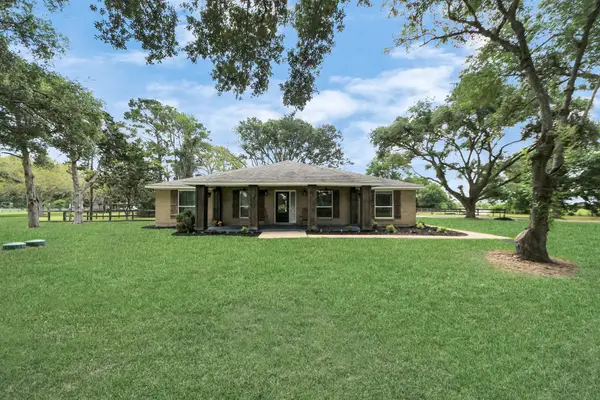 18011 Jungman Road, Damon, TX 77430