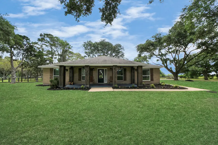 18011 Jungman Road, Damon, TX 77430 - Image #3