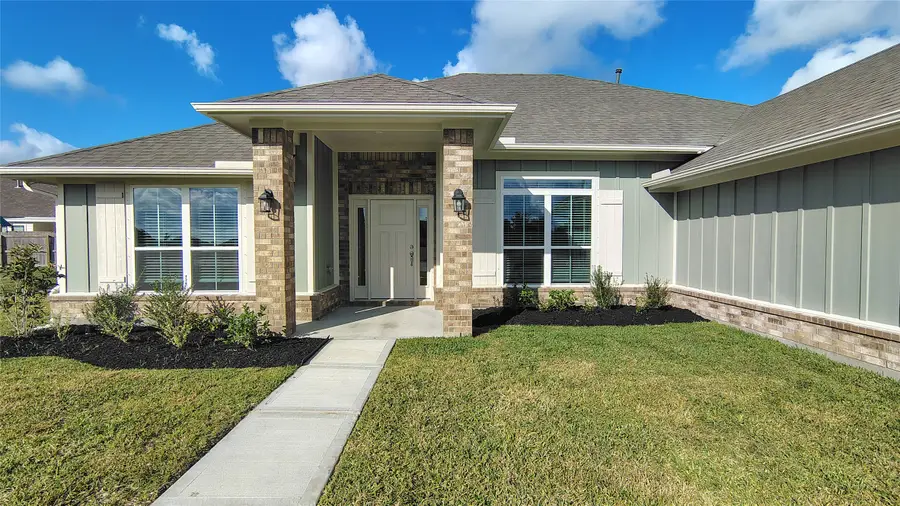 829 Greystone Lane, Angleton, TX 77515 - Image #2