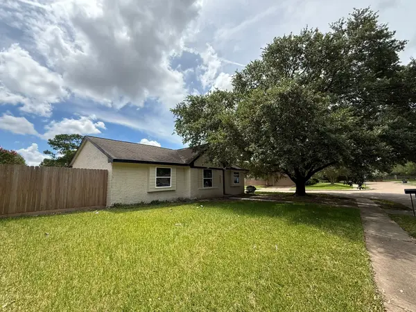 2227 Cherry Bend Dr, Houston, TX 77077