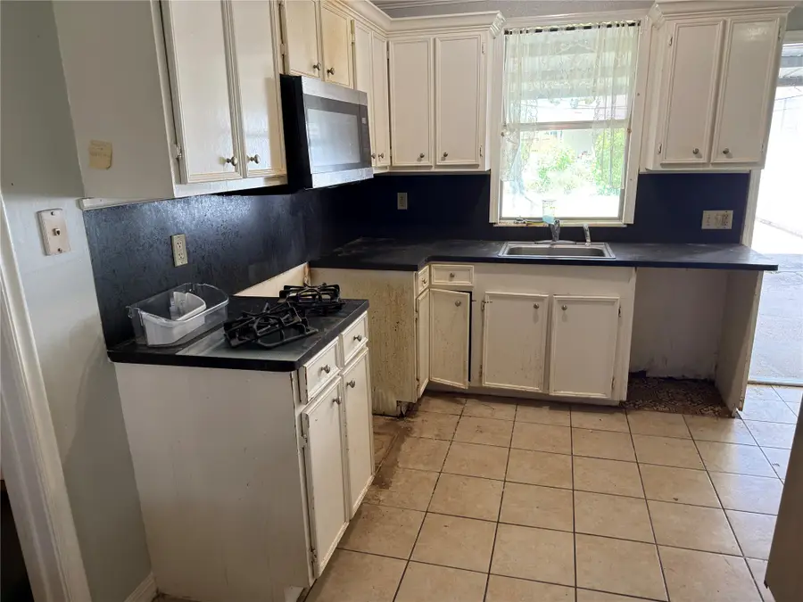 619 Burke Rd, Pasadena, TX 77506 - #2