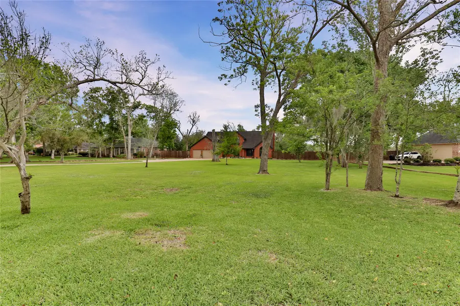 110 Rosewood Street, Lake Jackson, TX 77566 - #3
