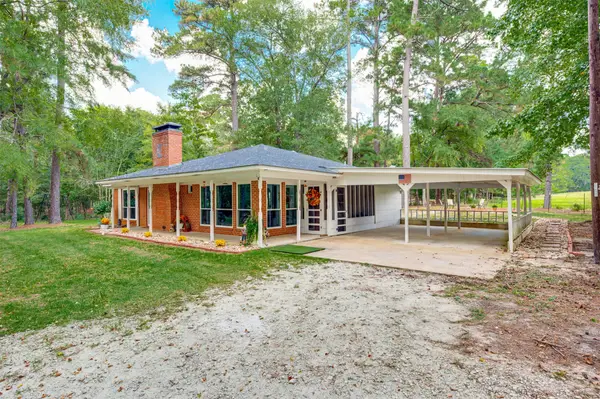 6205 An County Road 153, Palestine, TX 75801