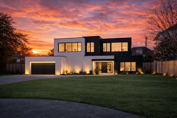 23 W Broad Oaks Drive, Houston, TX 77056