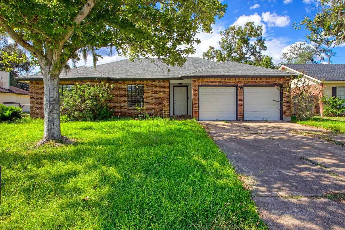 207 Sugar Cane Trace, Lake Jackson, TX 77566 - Image #1