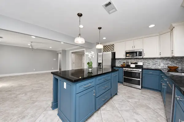10303 Greenwillow Street, Houston, TX 77035